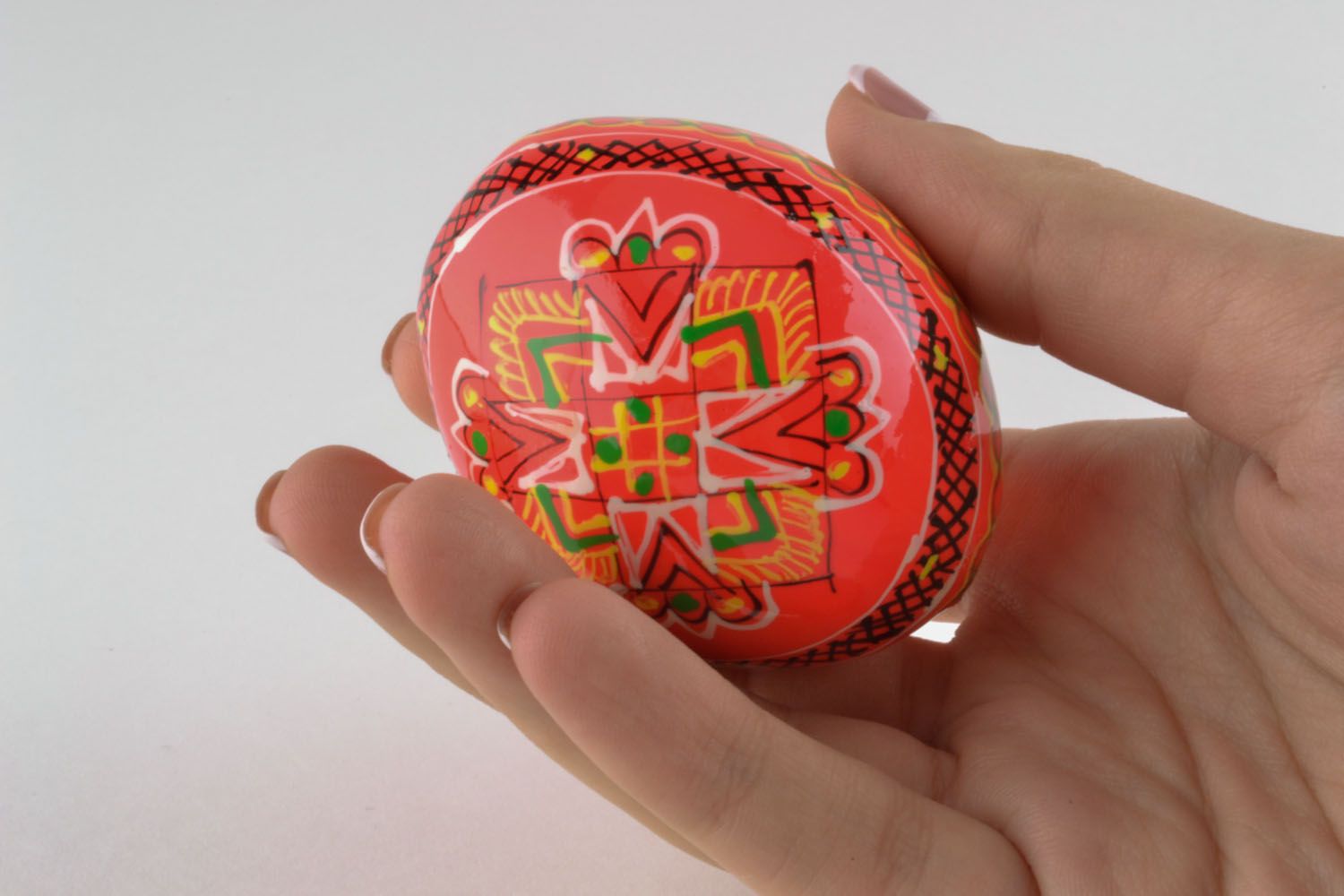Huevo de Pascua de madera rojo foto 5