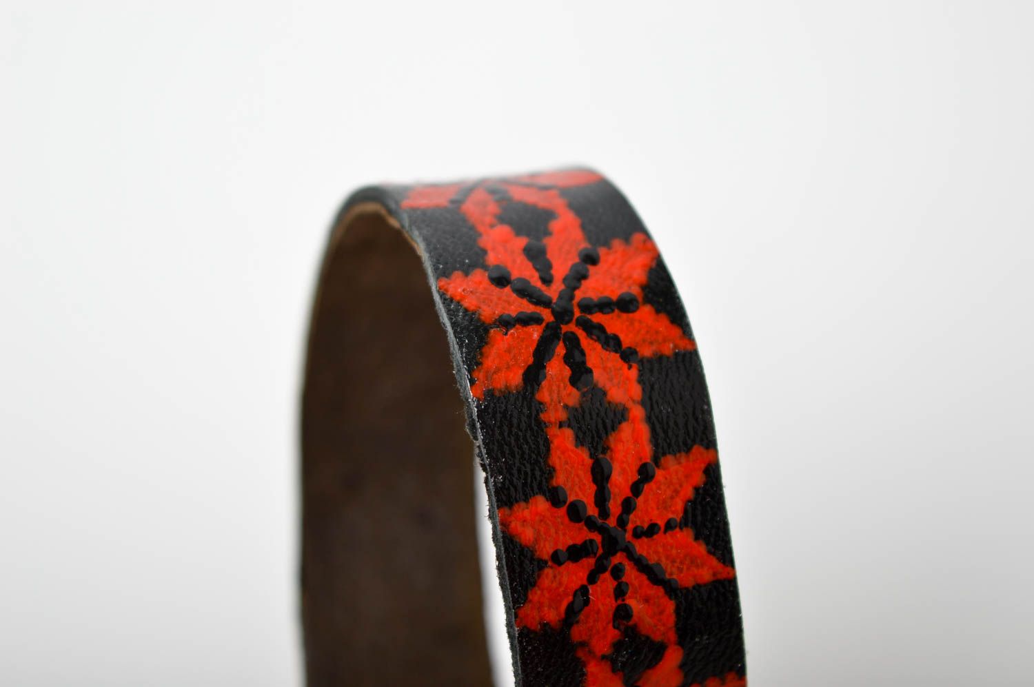 Кожаный браслет ручная работа браслет на руку украшение из кожи с орнаментом фото 4