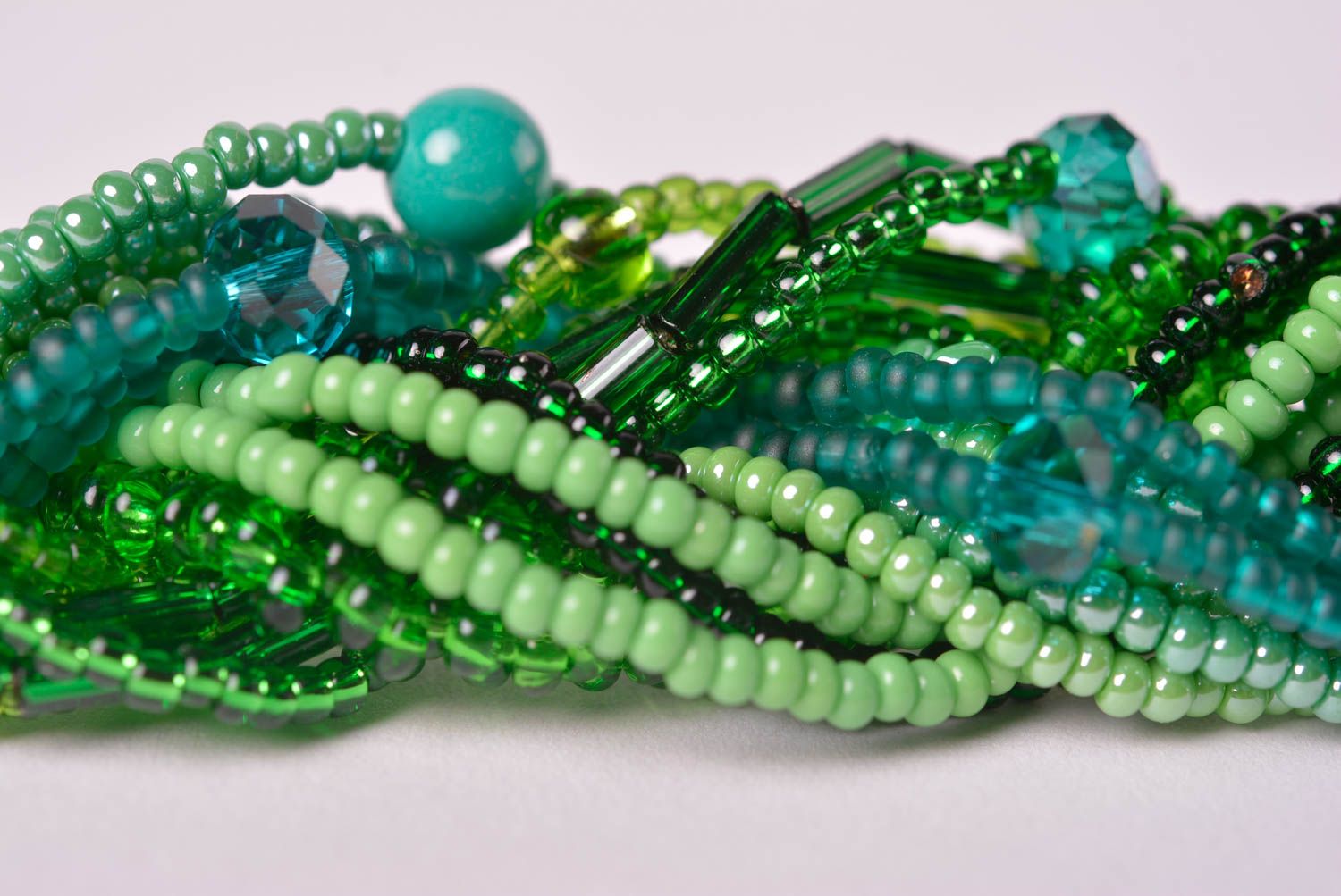 Колье из бисера украшение ручной работы бижутерия из бисера зеленое ожерелье фото 3