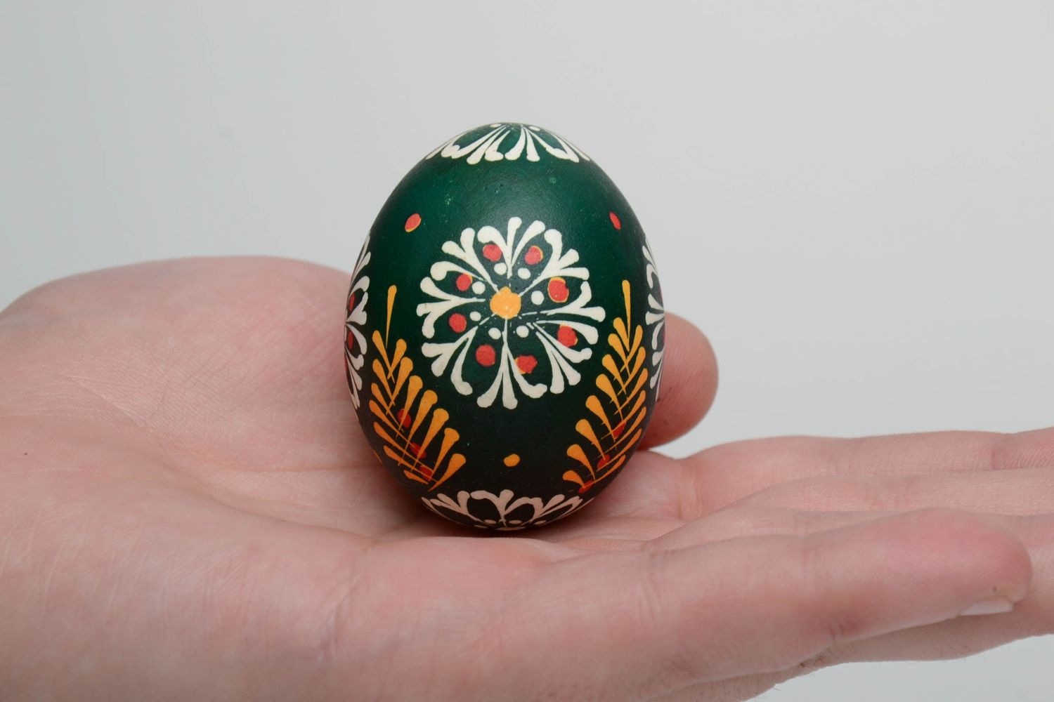 Huevo de Pascua pintado en técnica de lemkos foto 5