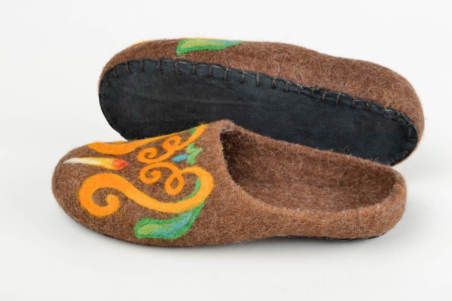 Pantoufles en laine feutrée faites main marron ornements Chaussures d'intérieur photo 4