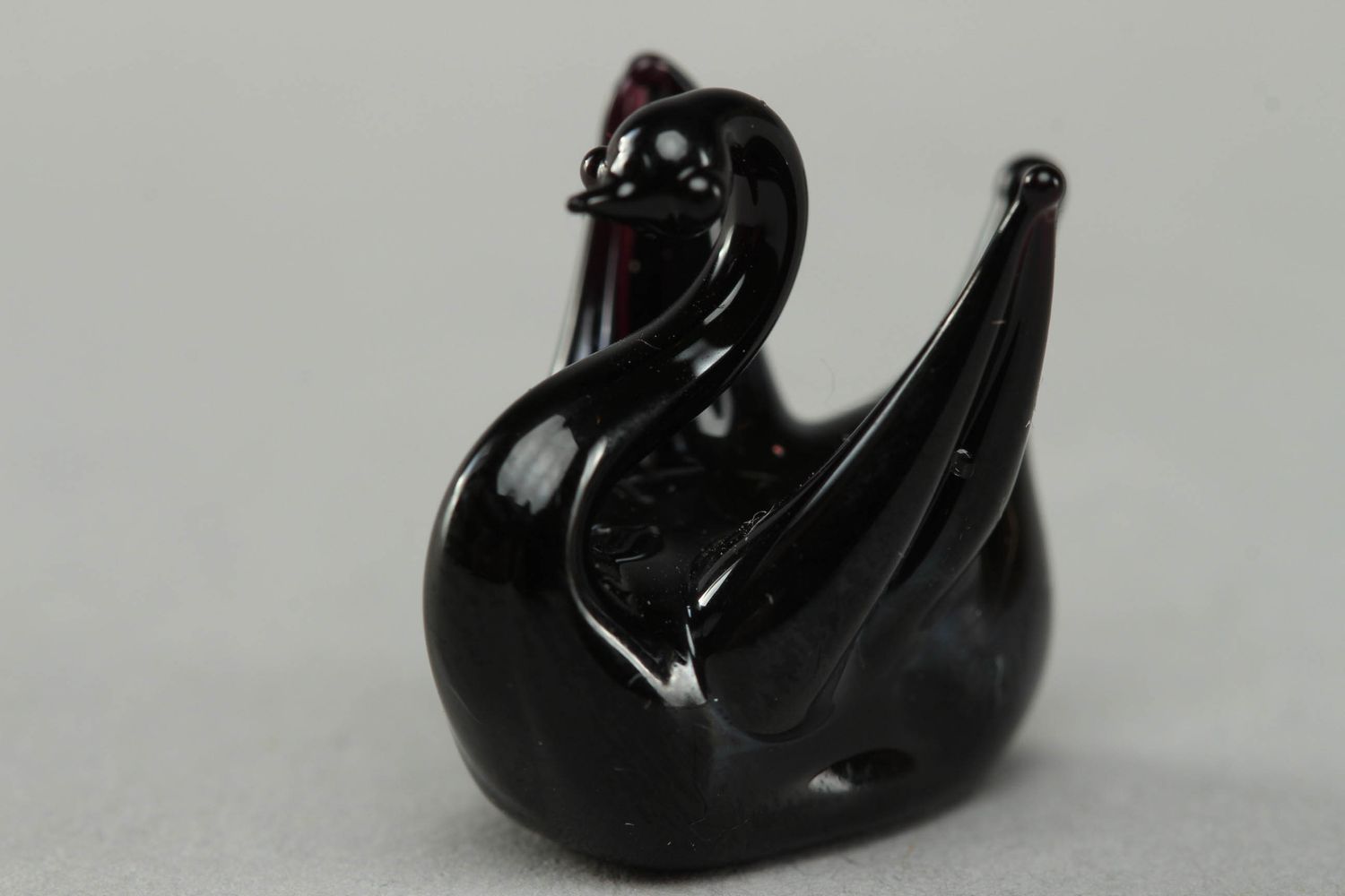 Стеклянная статуэтка ручной работы Черный лебедь фото 2