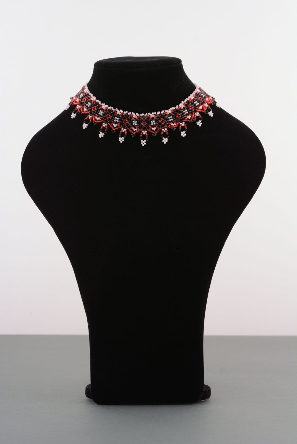 Beaded necklace in ethnic style photo 1