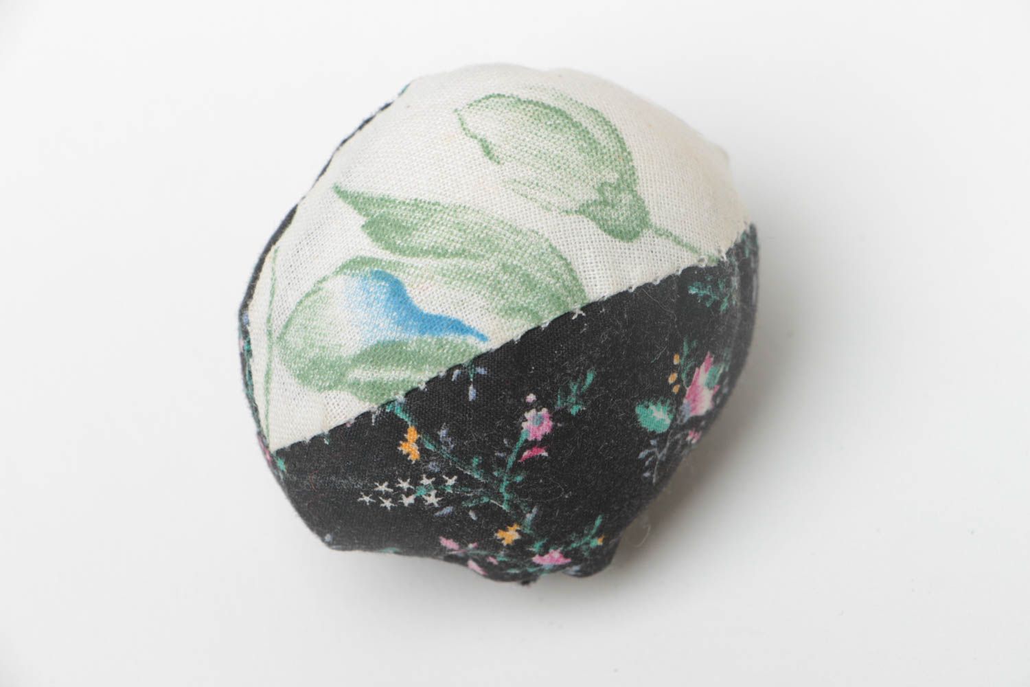 Оригинальное пасхальное яйцо из ткани ручной работы ситцевое контрастное фото 2