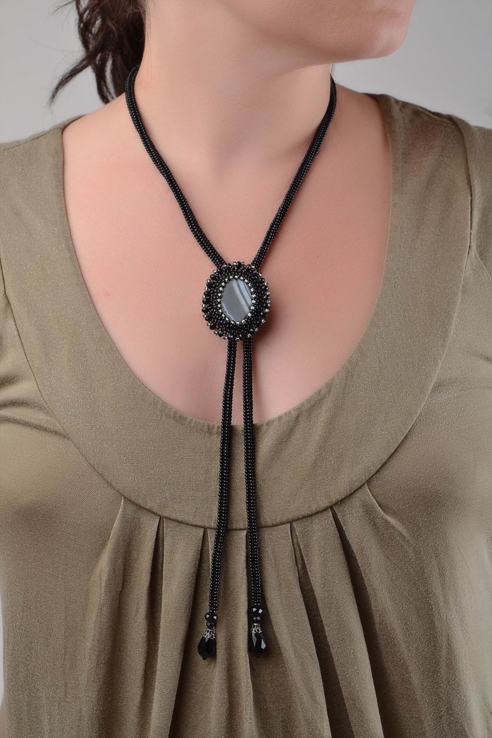 Long collier lariat en perles de rocaille noir avec cabochon ovale fait main photo 1