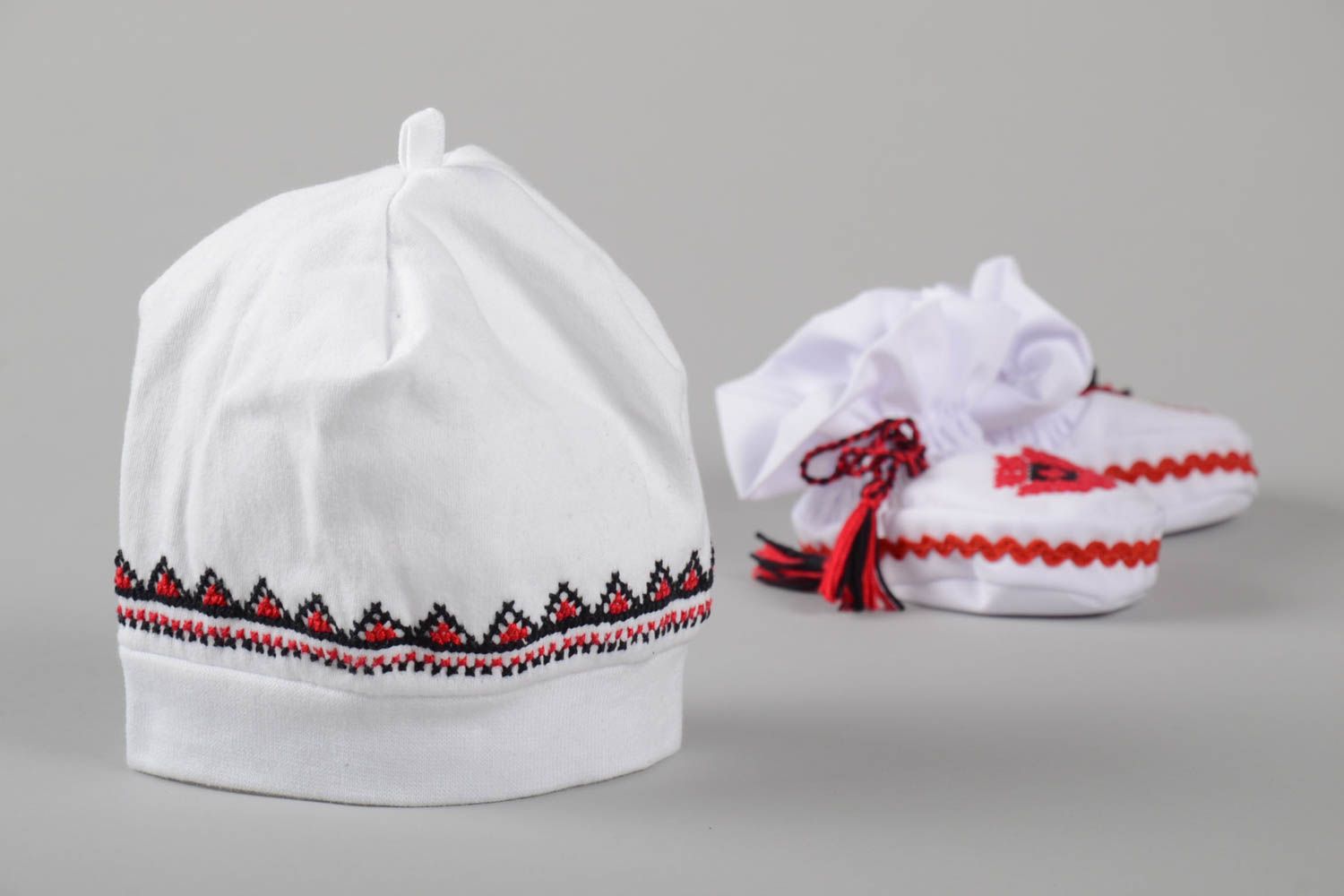 Одежда для малышей ручной работы детская шапочка из батиста детские пинетки фото 2