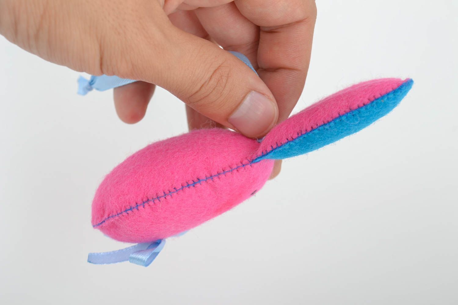 Jouet décoratif à suspendre en tissu fait main pour enfant Lapin rose bleu photo 2