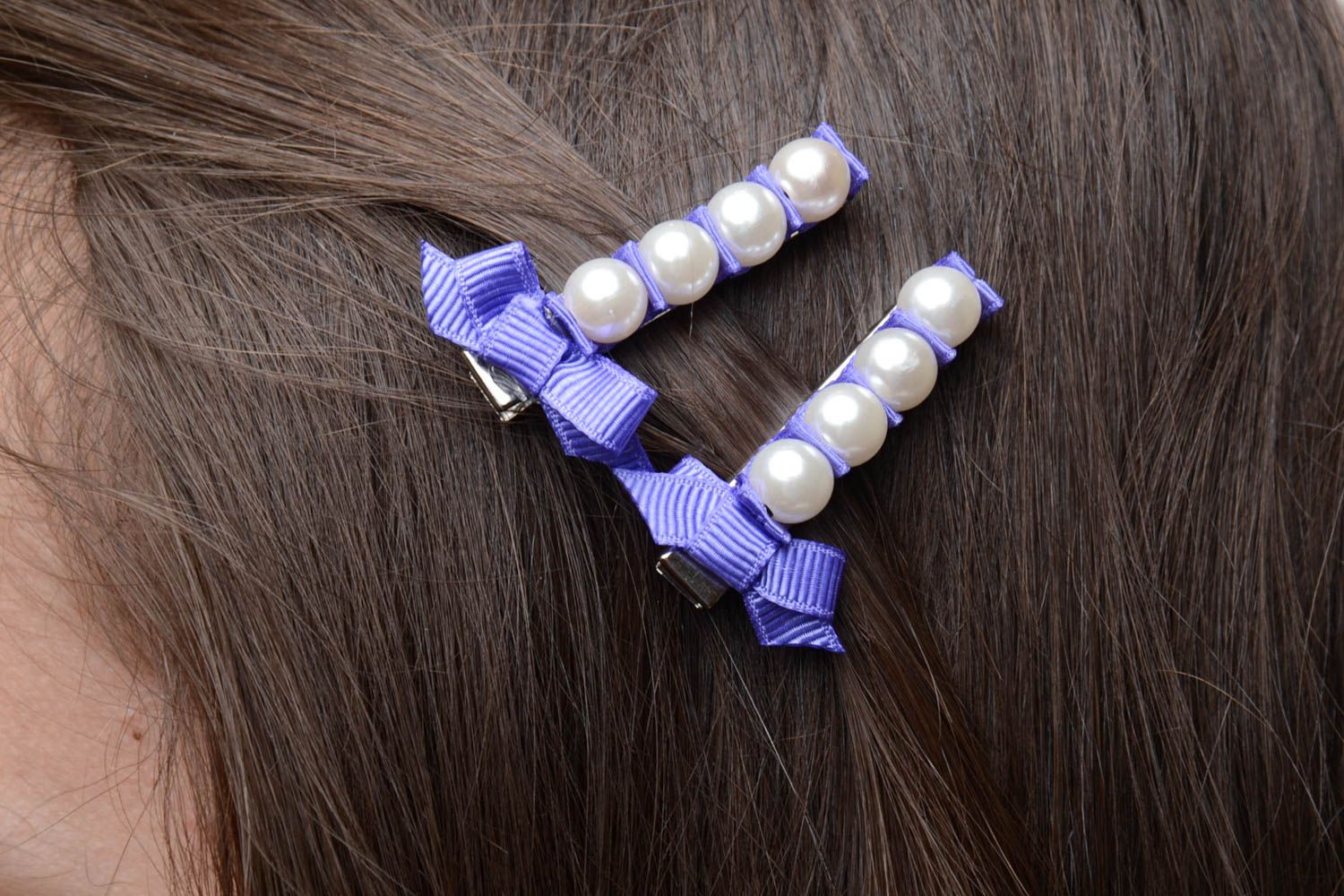 Set of 2 handmade decorative hair clips with violet rep ribbons and white beads  photo 5