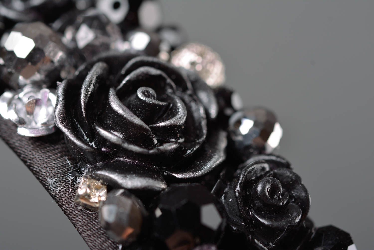 Unusual beautiful homemade designer black beaded headband with plastic flowers photo 3