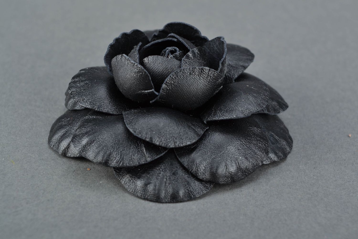 Handgemachte Autoren Brosche Blume aus Leder in Schwarz für Frauen foto 3