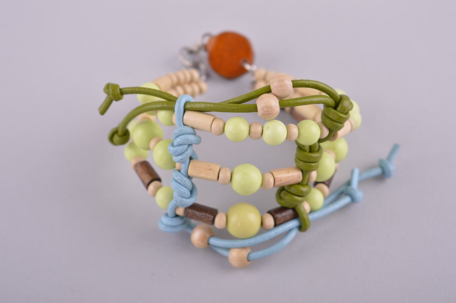 Bracelet large Bijou fait main multirang en perles de bois Accessoire femme photo 2