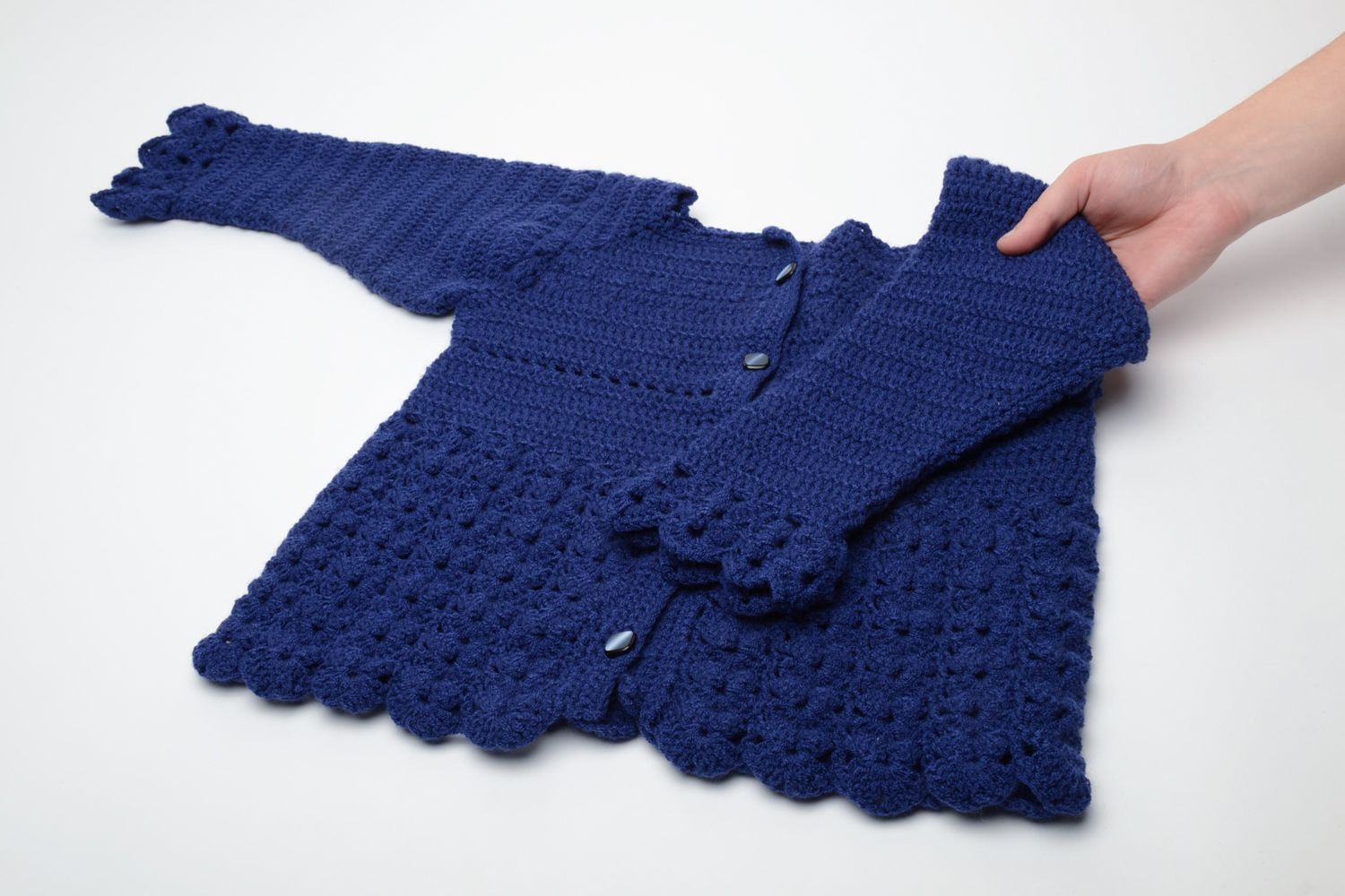 Gilet tricoté au crochet en acrylique bleu fait main pour fille de 6 ans photo 5