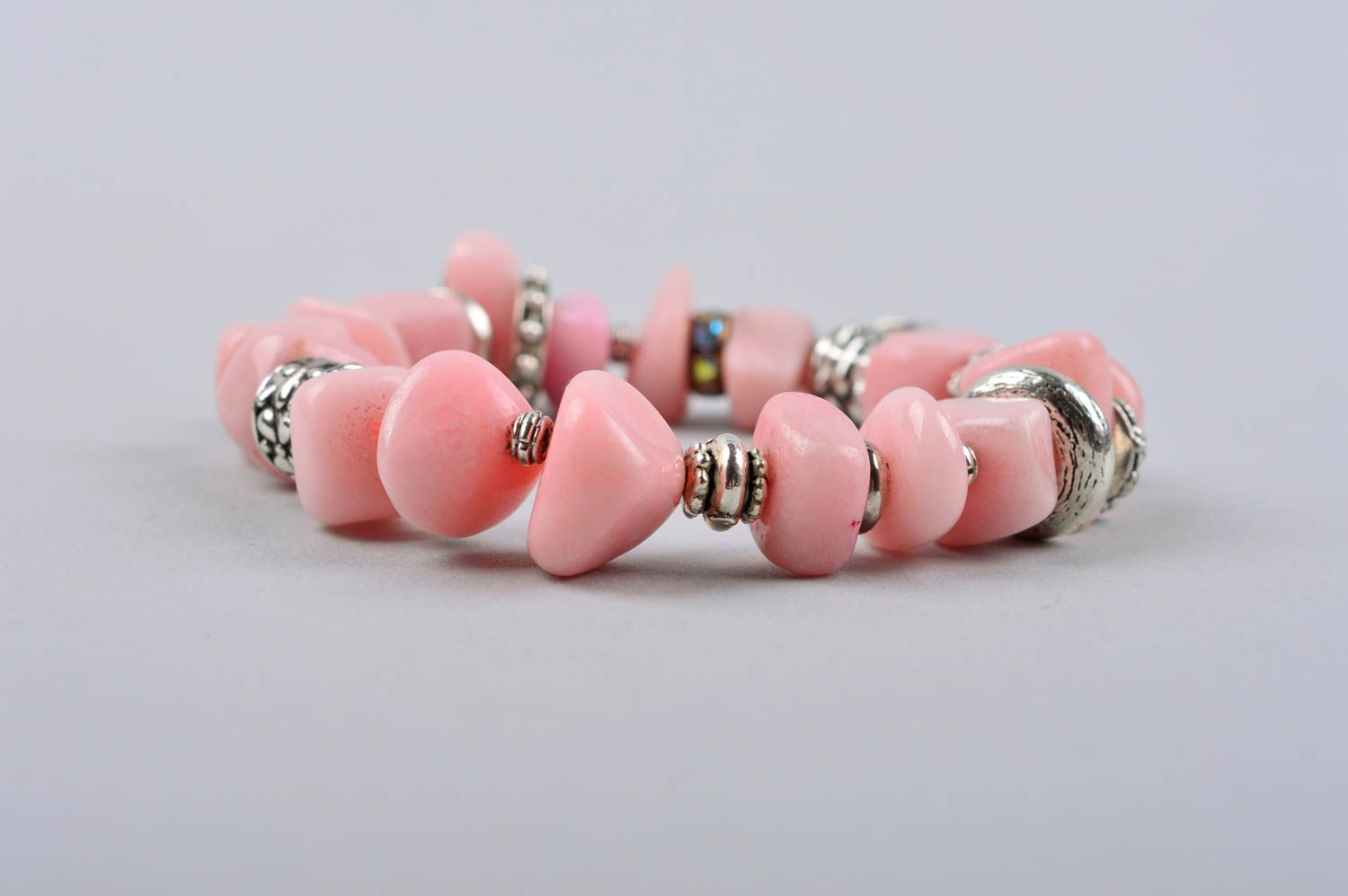 Bracelet en pierres naturelles Bijou fait main rose design Cadeau pour femme photo 4