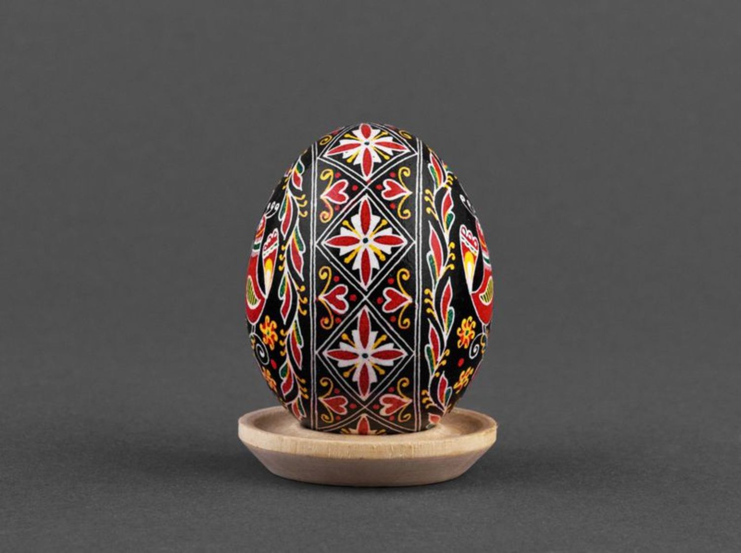 Huevo de Pascua pintado hecho a mano foto 3