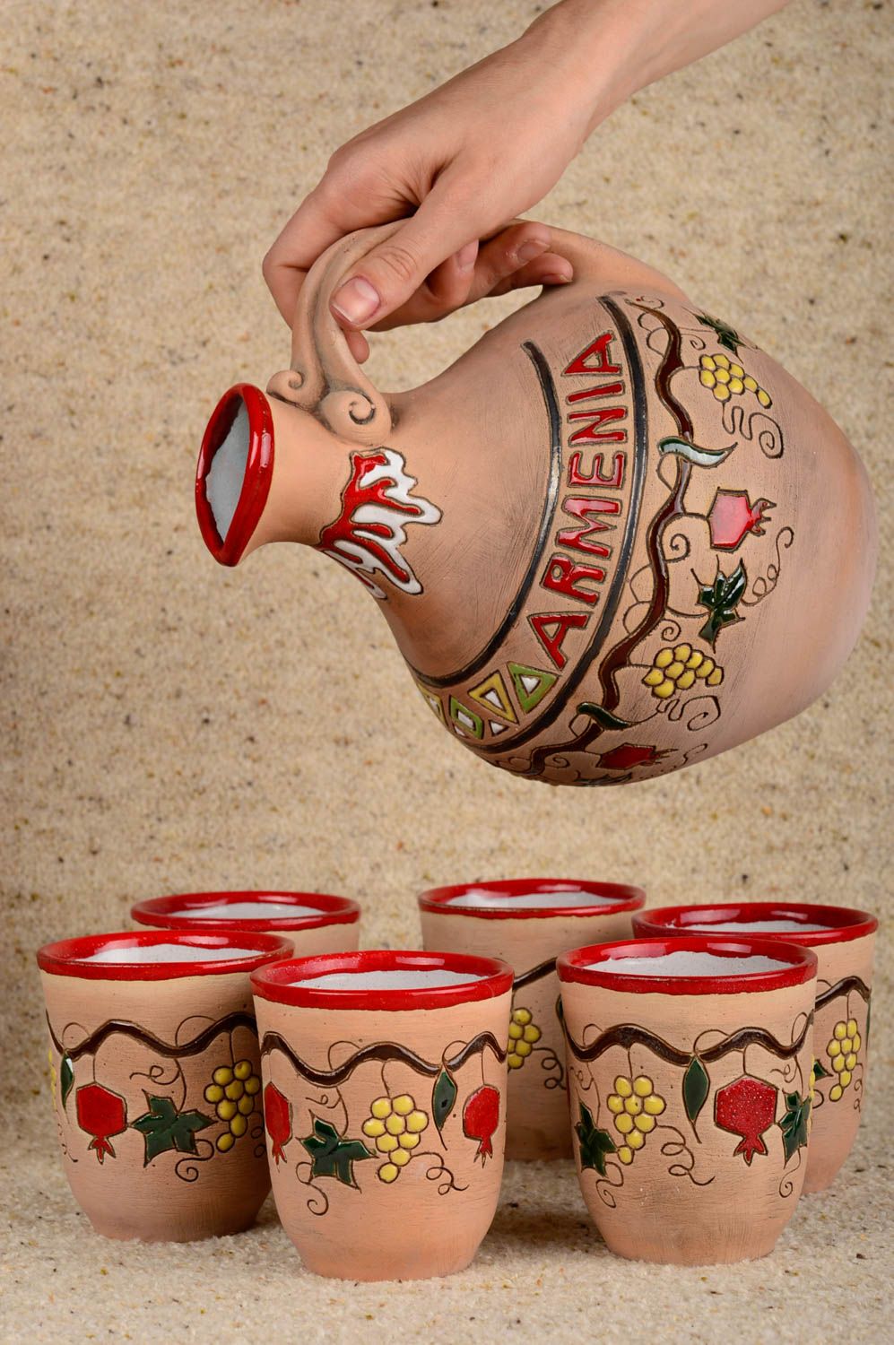Petits verres Cruche en terre cuite faits main peints Vaisselle originale 7 pcs photo 5