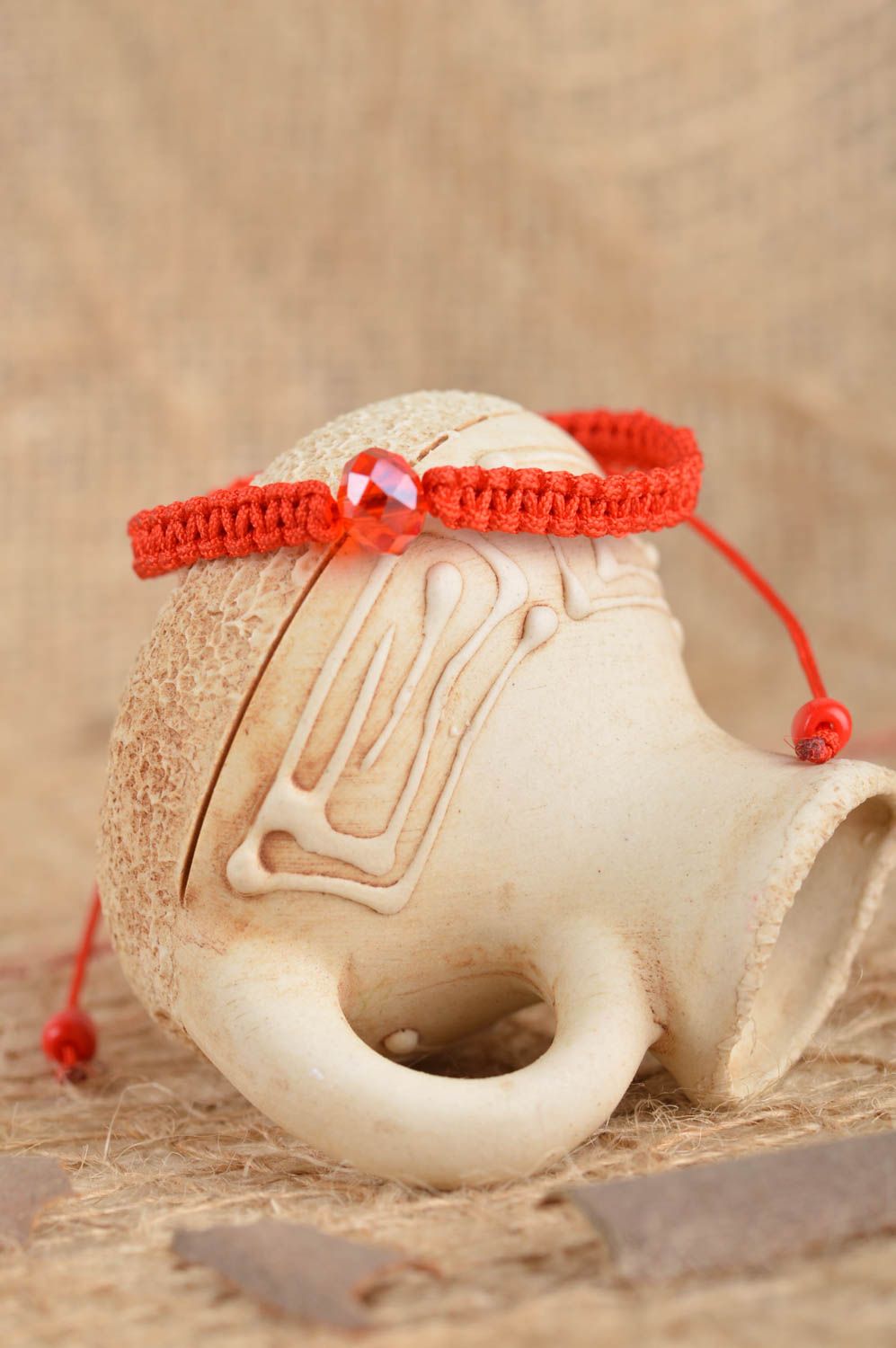 Pulsera artesanal de hilo rojo regalo original accesorio para mujer de moda foto 1