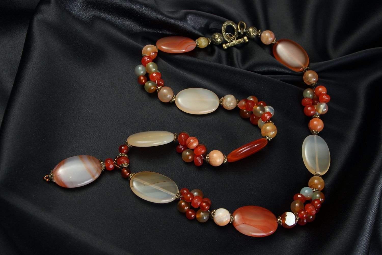 Necklet made of cornelian, jasper and agate photo 1