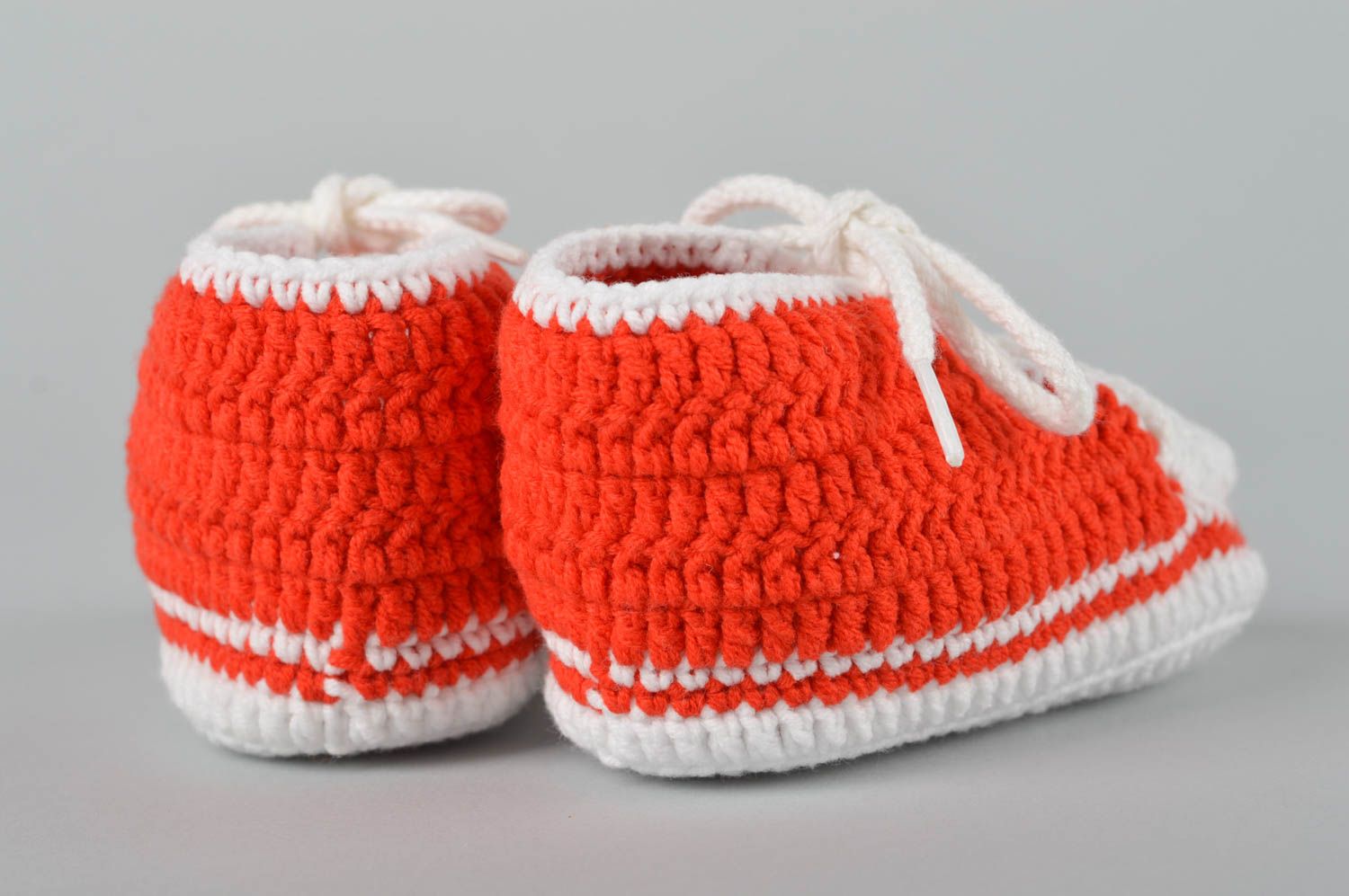 Handmade crocheted baby bootees unusual sneakers for kids textile warm shoes photo 2
