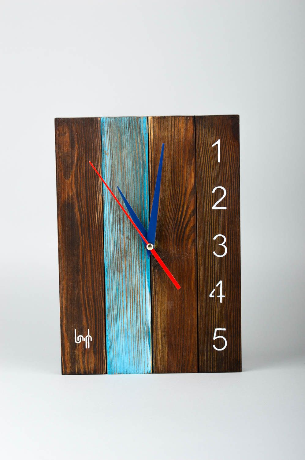 L'orologio di legno da parete fatto a mano in stile originale prodotto bello foto 1