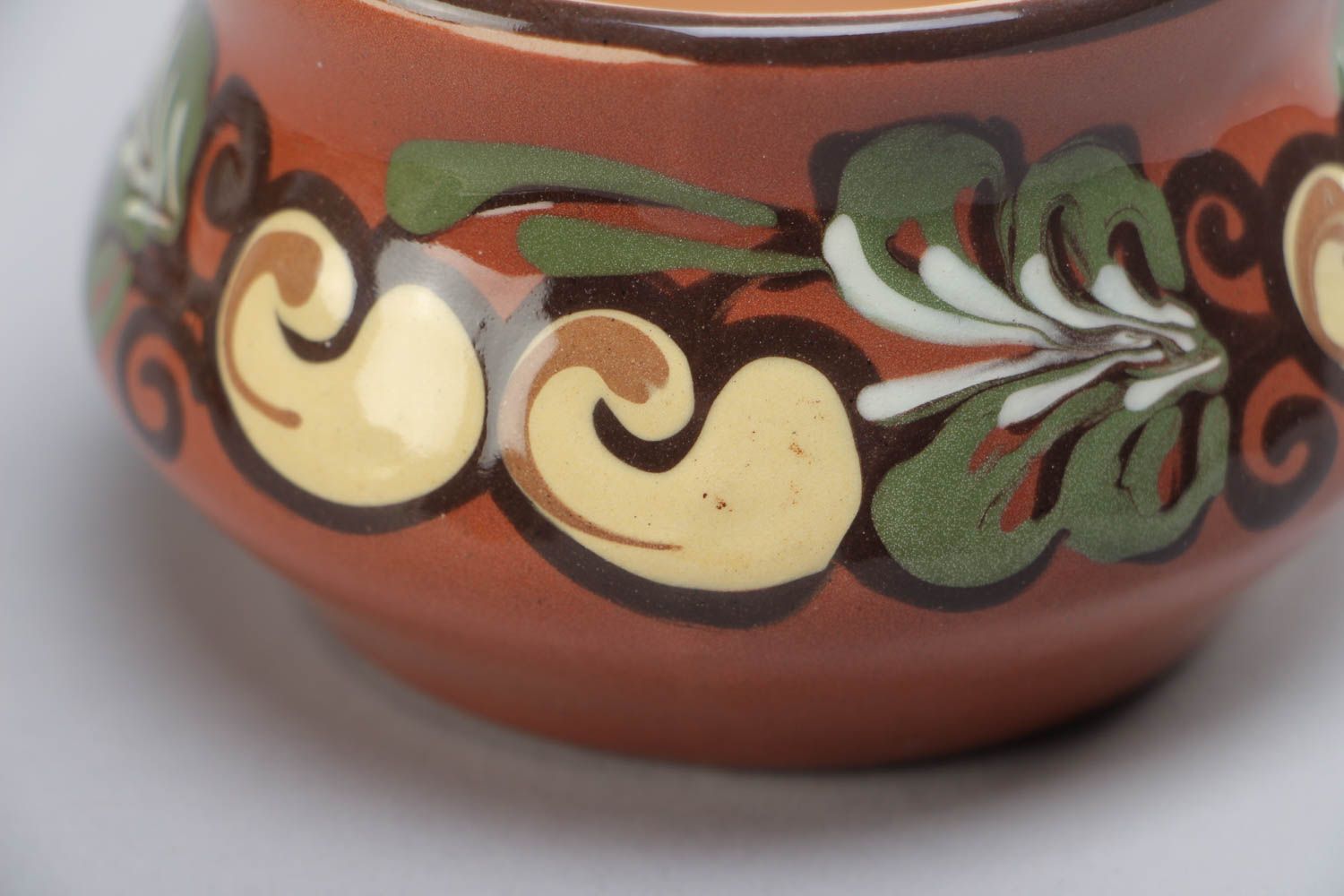 Bemalte schöne glänzende handgemachte Ton Tasse mit Ornament und Glasur 80 ml foto 3