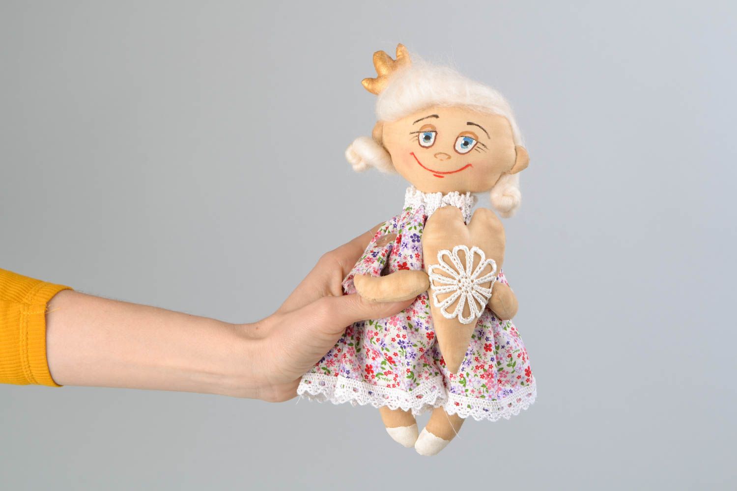 Poupée décorative en tissu de coton faite main originale Petite princesse photo 1