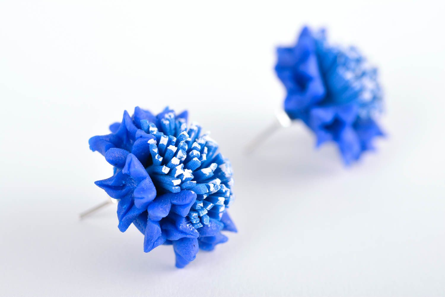 Orecchini belli in argilla polimerica fatti a mano accessorio fiori blu
 foto 2