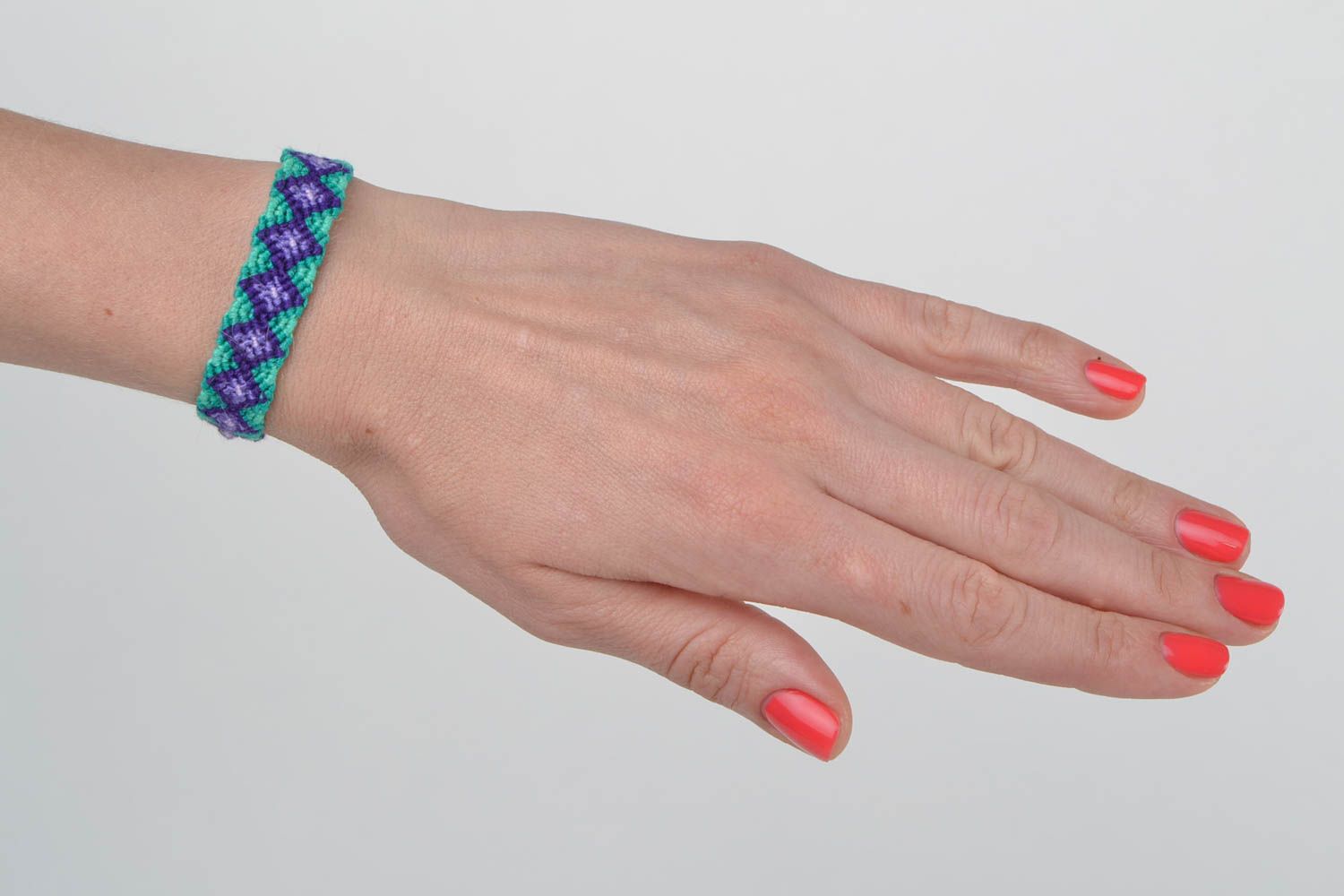 Bracelet textile original fait main tressé avec ornement accessoire pour femme photo 2