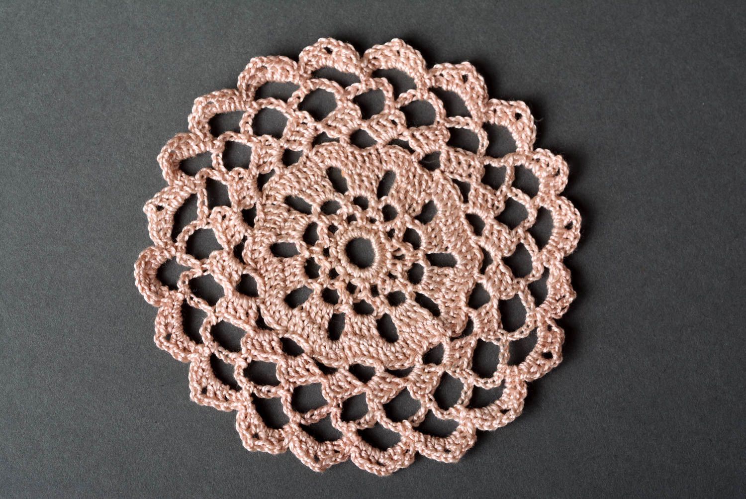 Dessous-de-verre fait main Sous-plat rose ajouré tricoté au crochet Déco cuisine photo 4