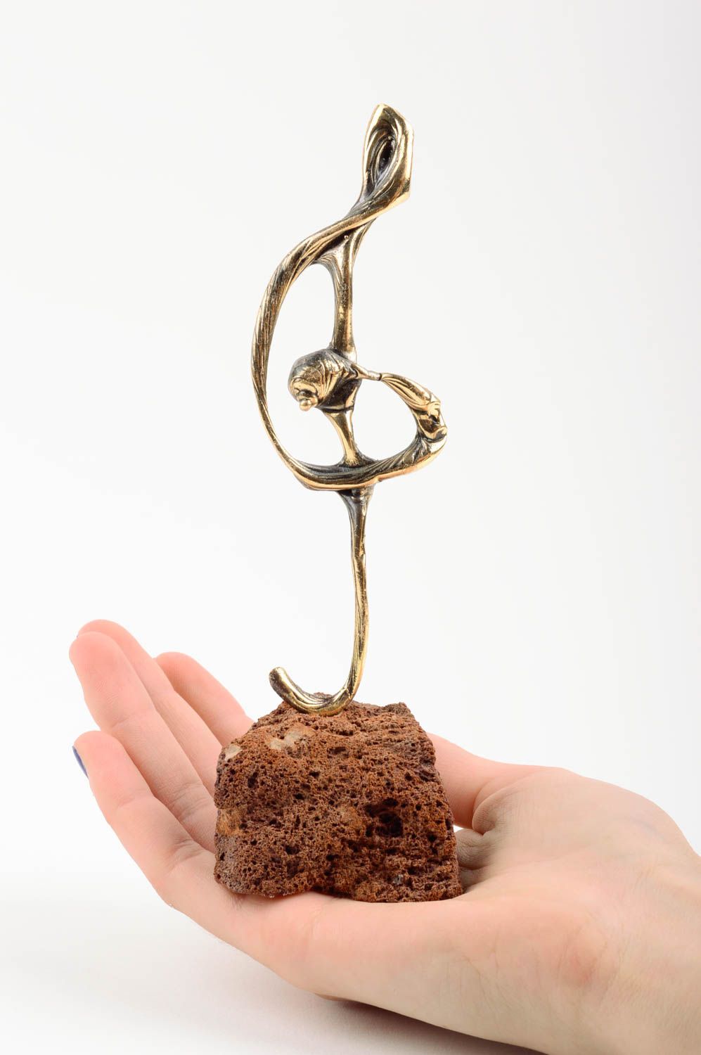 Einzigartige handgemachte künstlerische Statuette aus Messing Geigenschlüssel foto 2