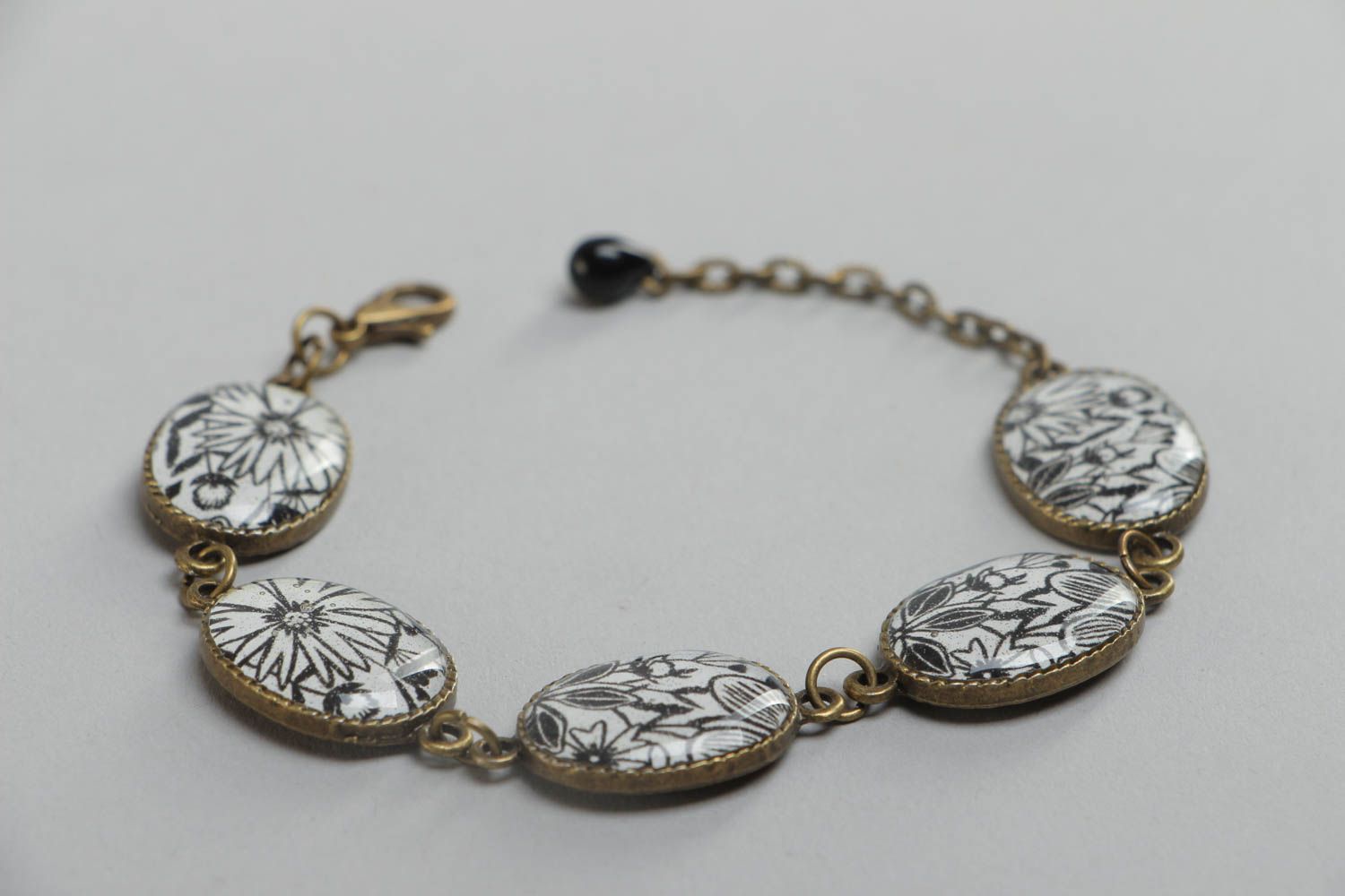 Schönes originelles Frauen Armband aus Glasur an Kette handgemacht Geschenk foto 3