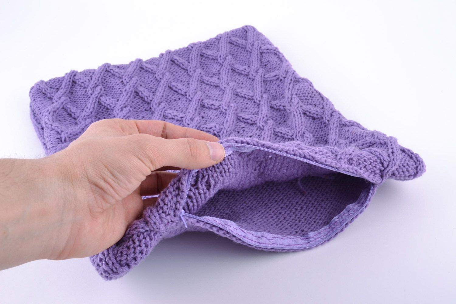 Housse de coussin tricotée en mi-laine violette fermeture éclair faite main photo 4