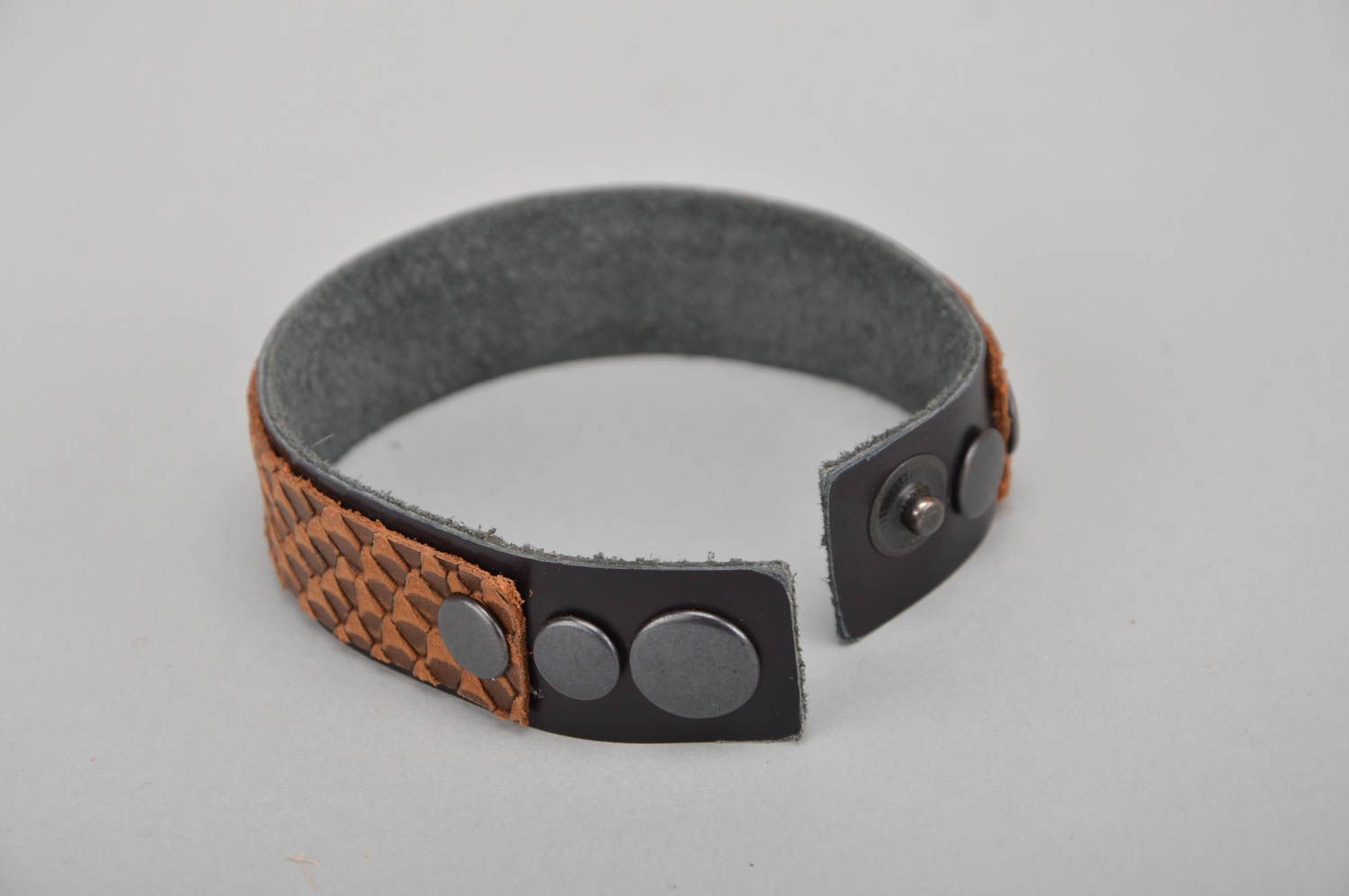 Handmade designer brown and black leather wrist bracelet with rivets photo 4
