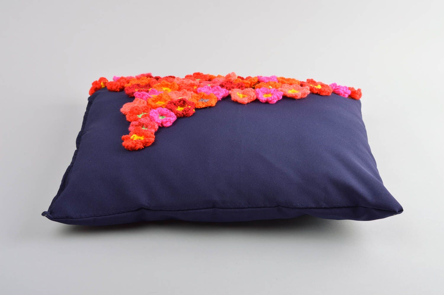 Almohada decorativa artesanal con flores decoración de interior regalo original  foto 4