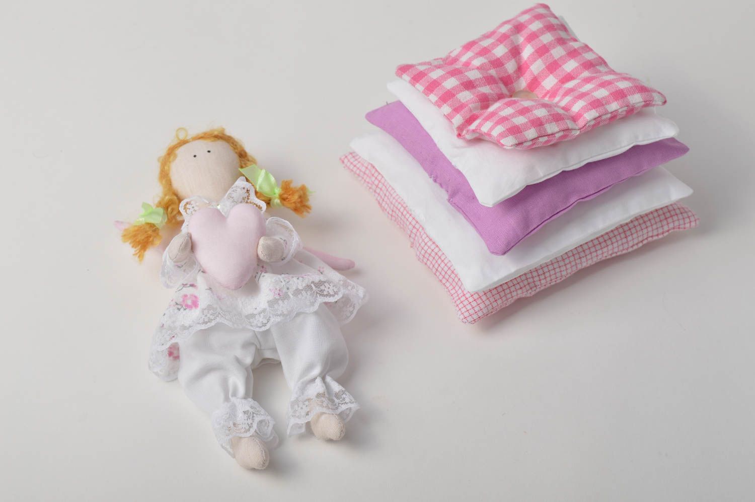 Coussin jouet Poupée faite main en tissu de coton Cadeau enfant décoration photo 2