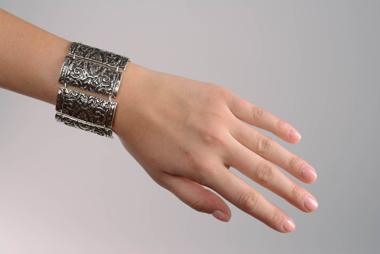 Pulseira de metal feita à mão bracelete femininos artesanais  Trepadeira foto 3