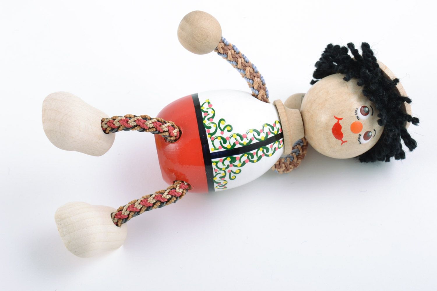 Handgemachtes Öko Spielzeug aus Holz mit Bemalung in Form vom Jungen Geschenk  foto 4