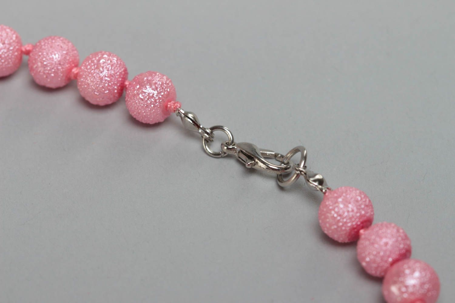 Collier en perles céramiques fait main de couleur rose original pour fillette photo 4