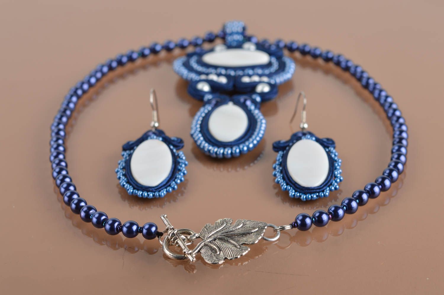 Ensemble de collier et boucles d'oreilles soutache bleus originaux faits main photo 5