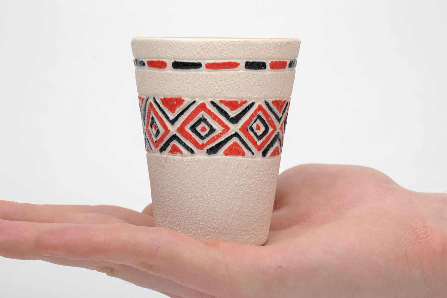 Chupito de cerámica con ornamento foto 5