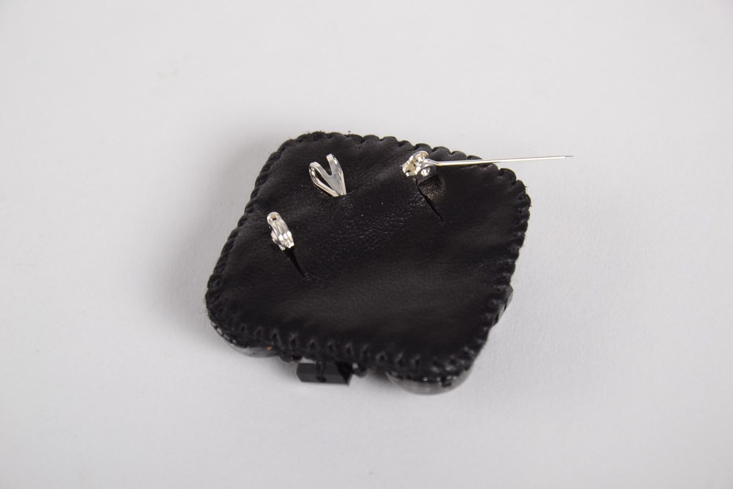 Unusual handmade beaded brooch stylish brooch jewelry accessories for girls photo 5