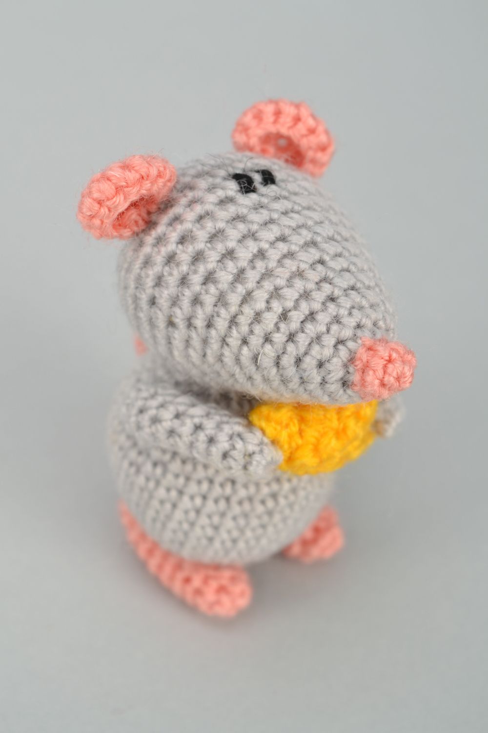 Small crochet woolen toy Mouse with Cheese photo 3