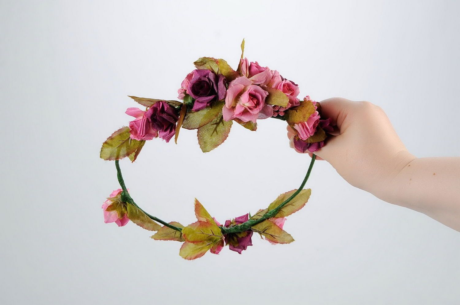 Headband wreath with flowers photo 5