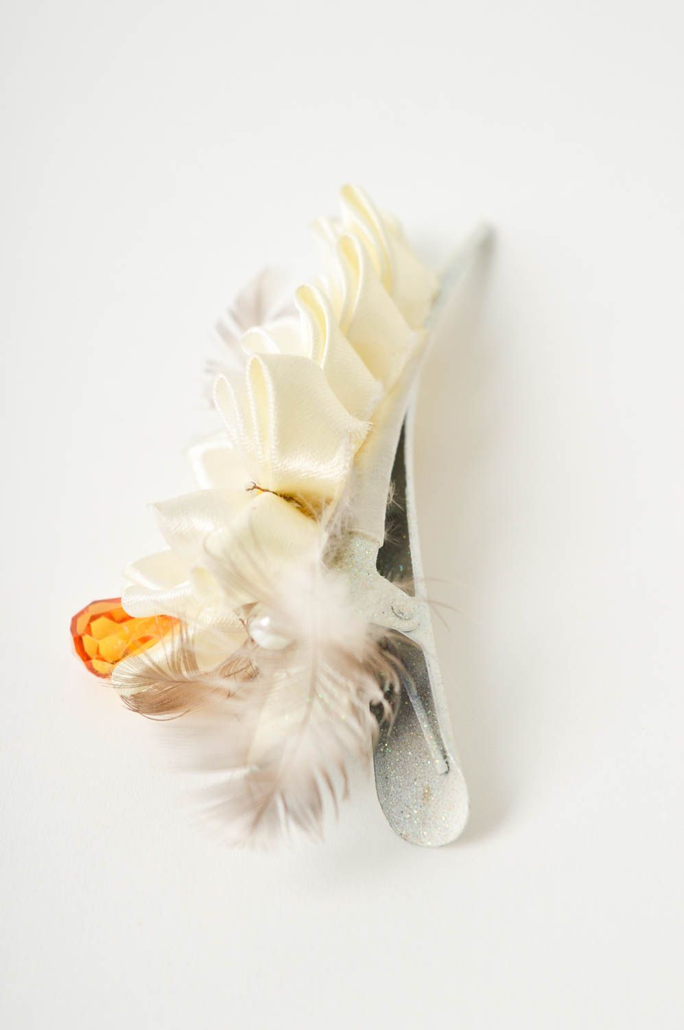 Pince cheveux fleur Barrette à cheveux fait main blanche plumes Accessoire femme photo 3