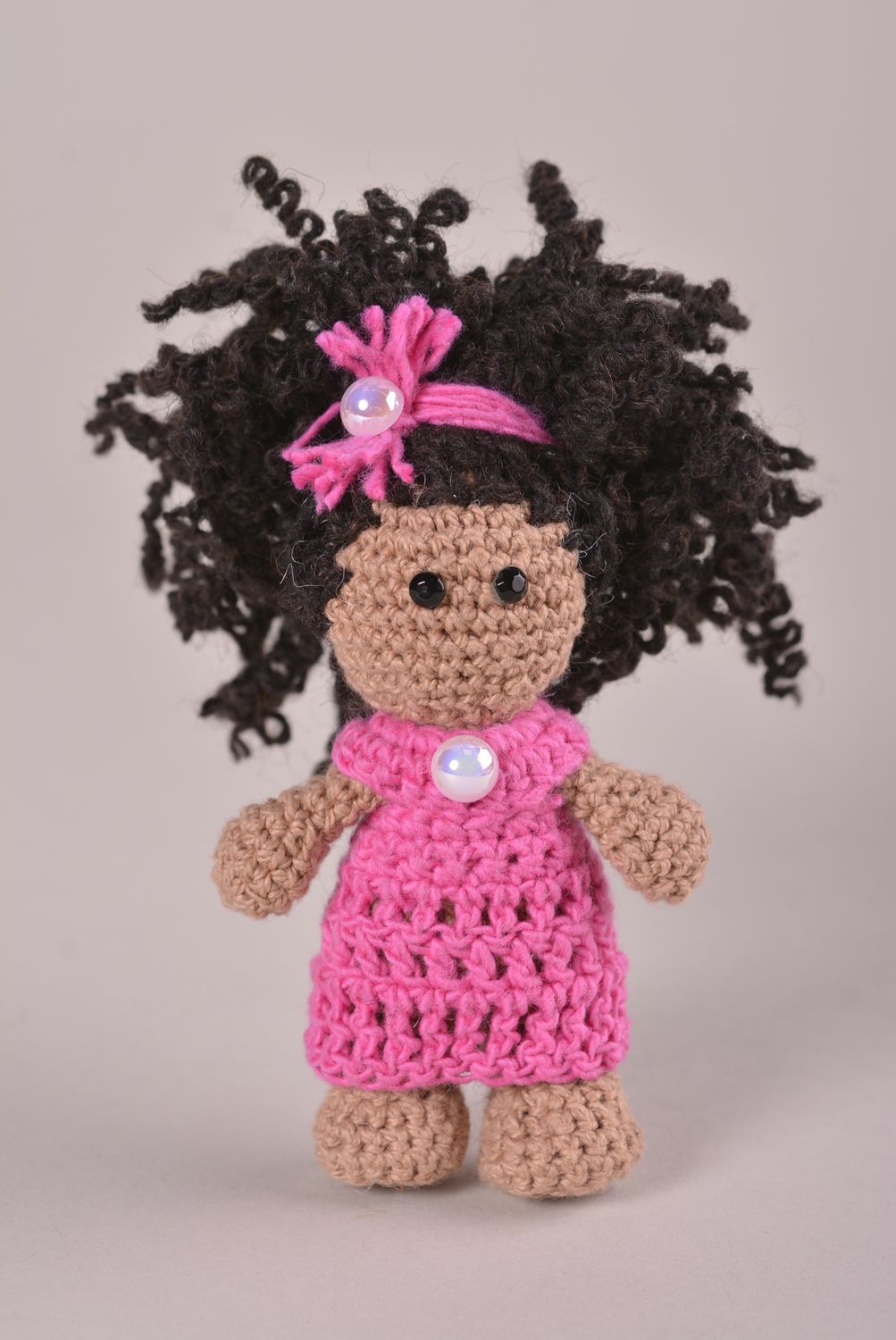 Handmade Designer Puppe Stoff Spielzeug kleine gehäkelte Puppe im rosa Kleid foto 2