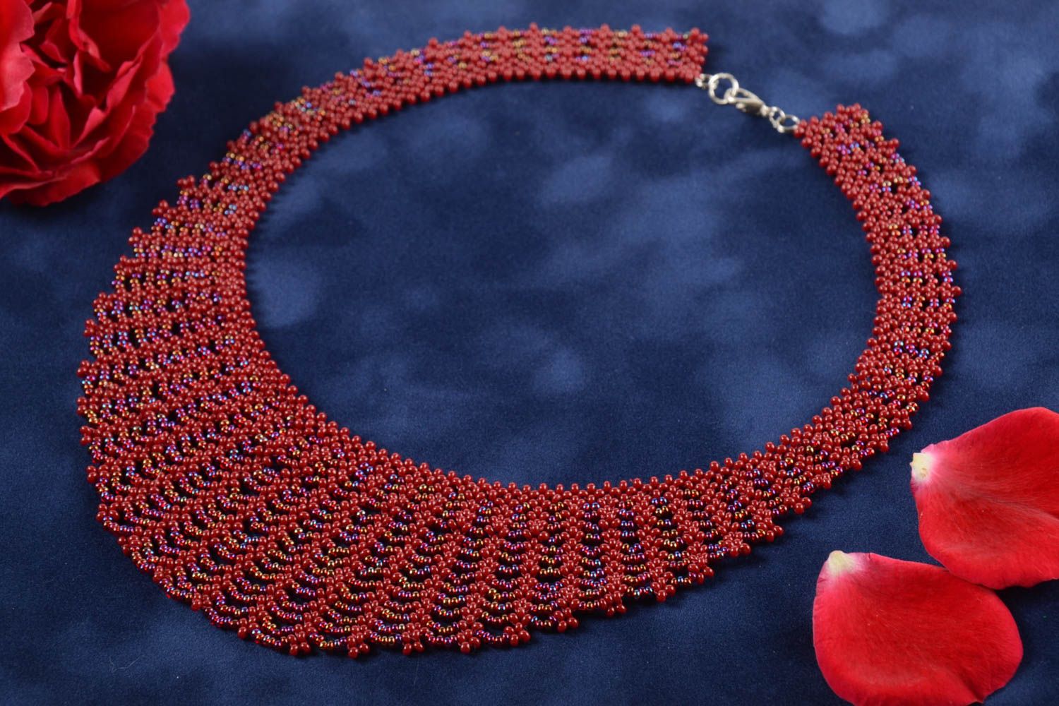 Ожерелье из чешского бисера широкое красное авторское красивое ручной работы фото 1