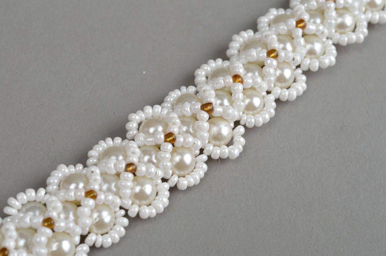 Bracelet en perles de rocaille et perles d'imitation fait main blanc élégant photo 4