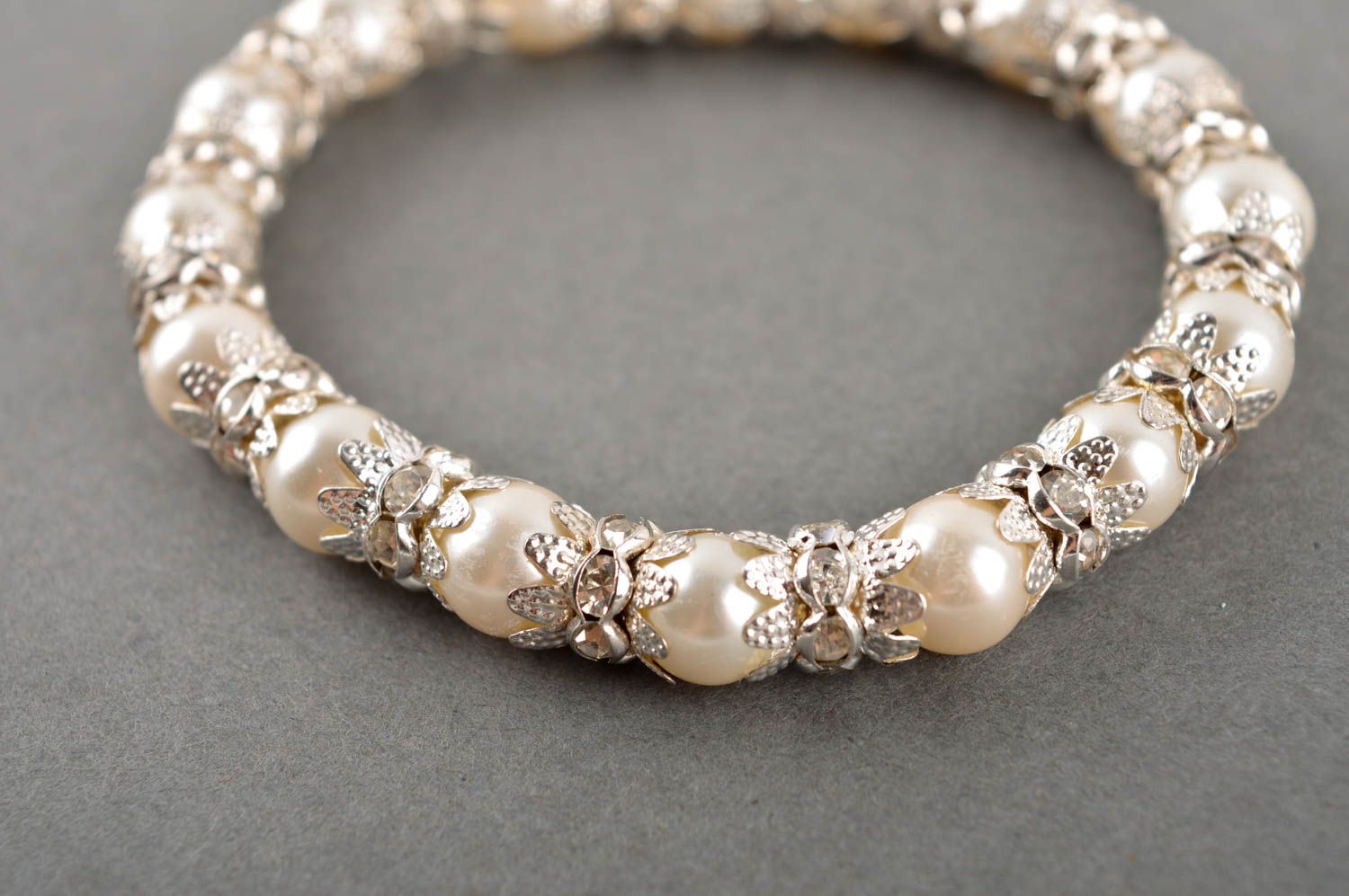 Bracelet fantaisie Bijou fait main en fausses perles et strass Cadeau femme photo 3