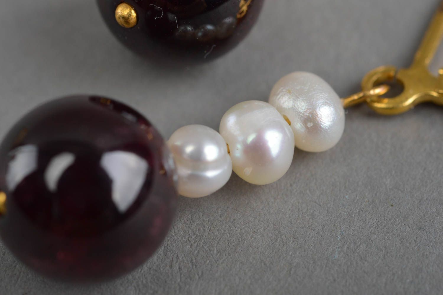 Orecchini di quarzo e perla di acqua fatti a mano accessorio originale bello  foto 5