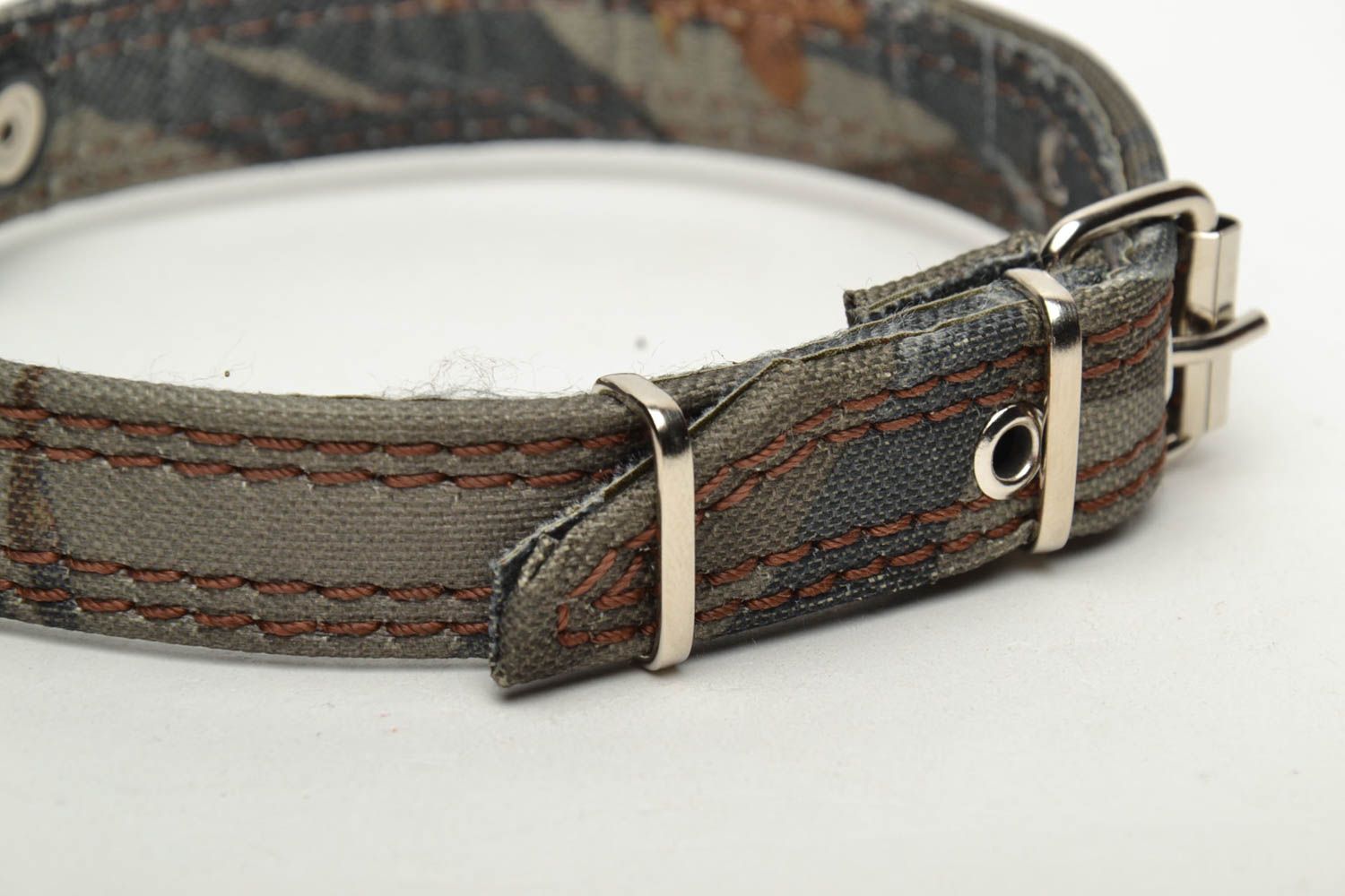Collier de chien original avec motif de camouflage fait main en cuir et tissu photo 3