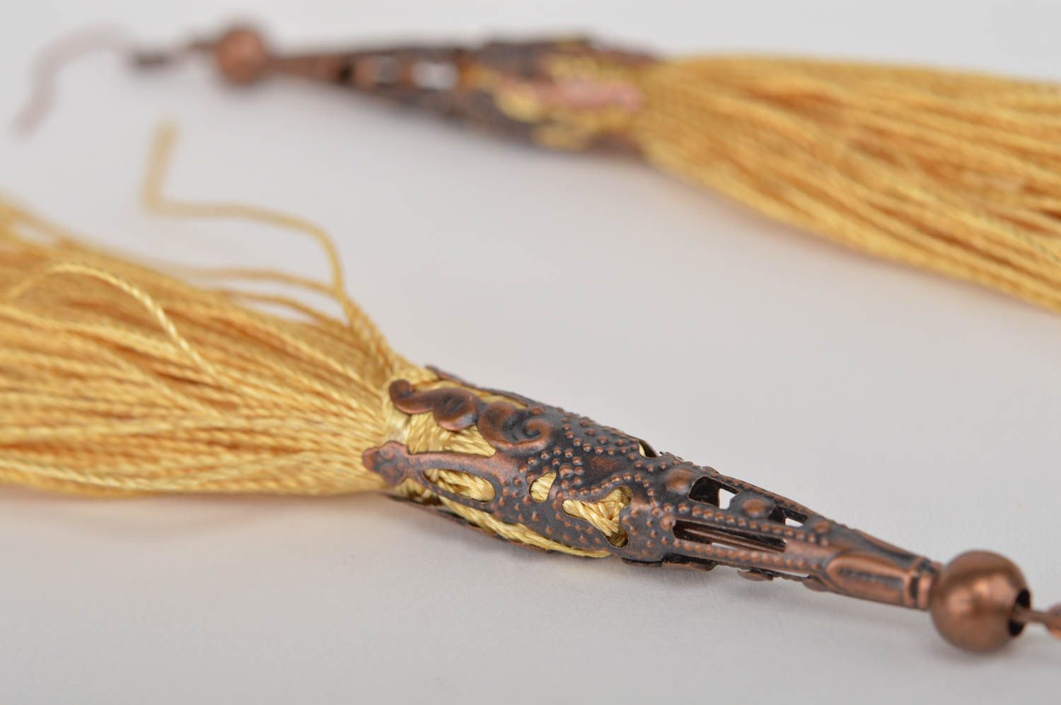 Металлические серьги ручной работы длинный с подвесками из ниток Золотой дождь фото 4